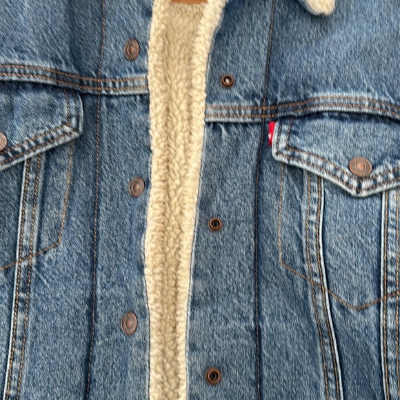 COPY - Women Levi’s fleeced lined Jean jacket - Picture 3 of 14